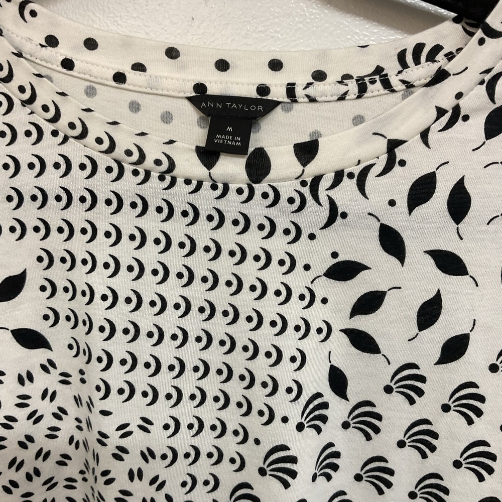 Ann Taylor Tshirt Size Medium - Picture 4 of 6